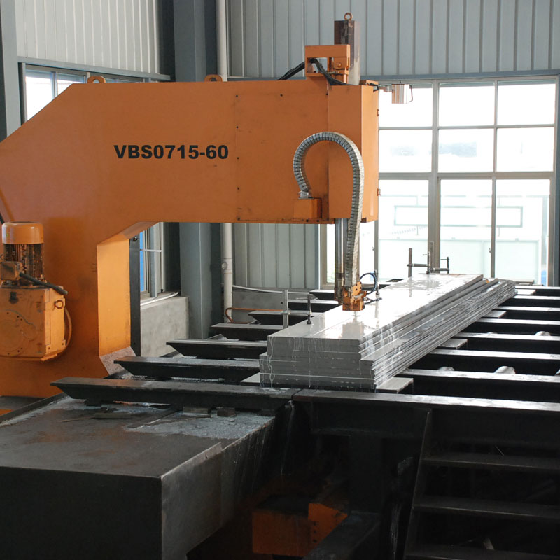 ¿Cómo proporcionan los cuatro materiales principales del molde soluciones precisas para diferentes condiciones de trabajo en la fabricación de moldes?